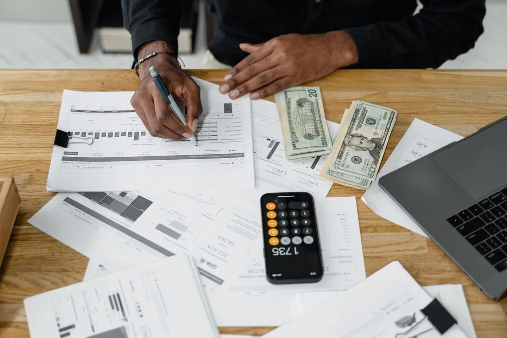 How to open a bank account – step-by-step application process with ID, documents, and laptop
