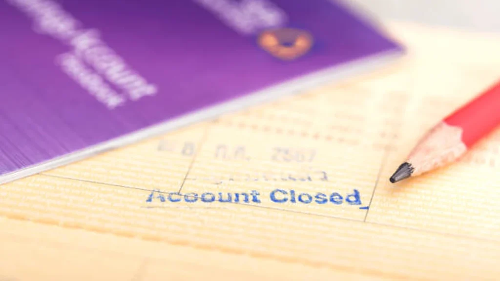 What Happens to a Deceased Person's Bank Account